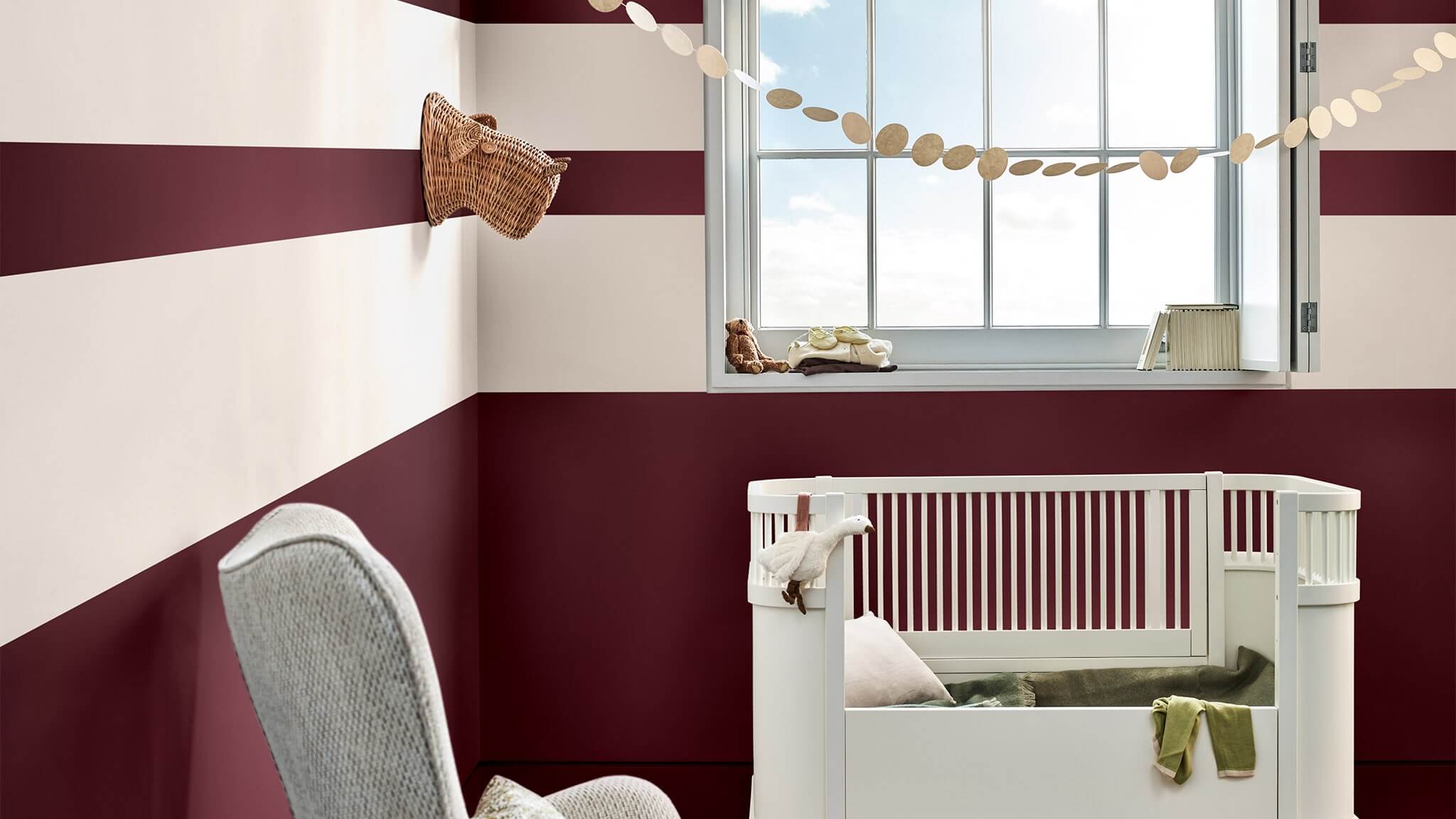 Creative kid’s room in burgundy and cream stripes CF20_Creative_Kids_Room